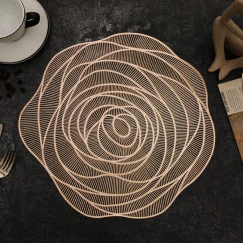 Decorazione sottopiatto. Fiore di Rosa dorati. 38cm