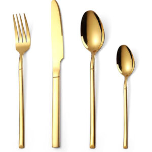 Set di posate di 4 pezzi. Dorati