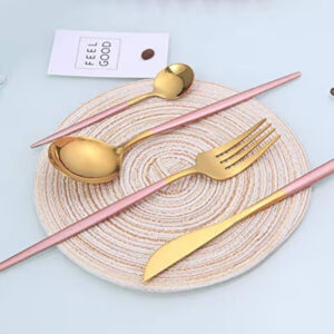 Set di posate di 5 pezzi. Oro/Rosa