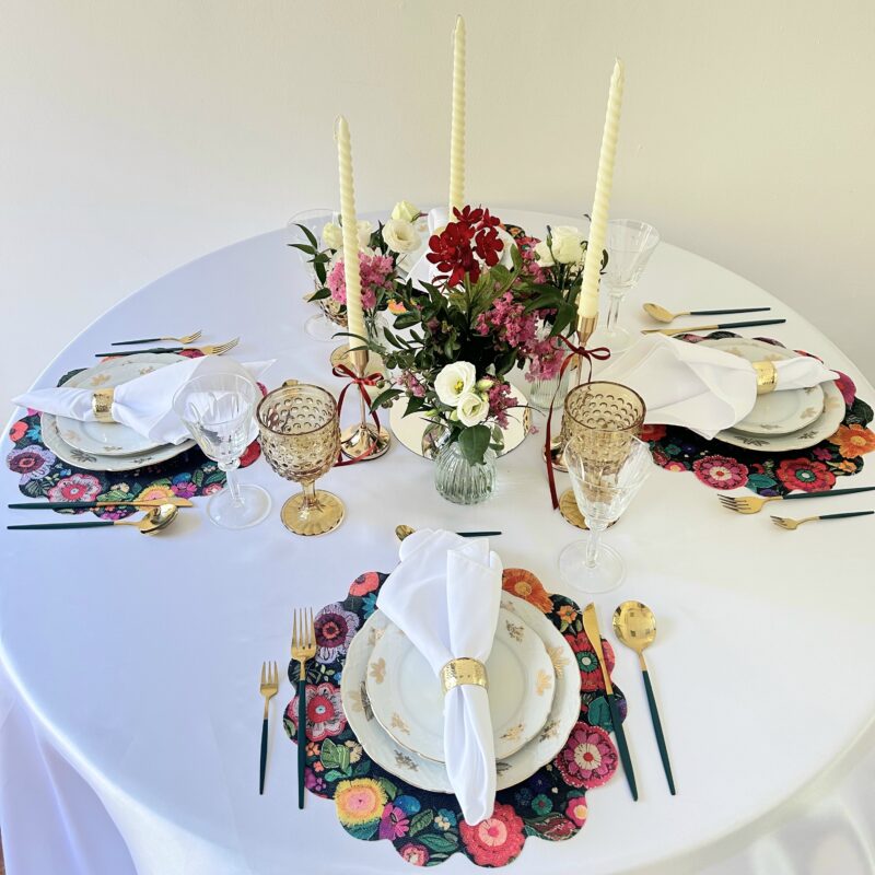 Decorazione sottopiatto. Ricamo fioreale 35cm