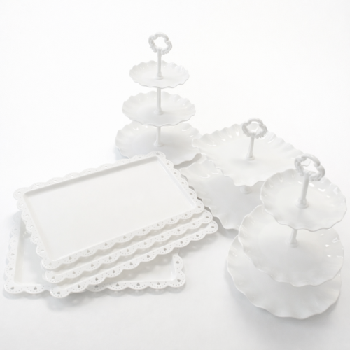 Kit bianco. Alzate & vassoi di plastica. 9 pezzi