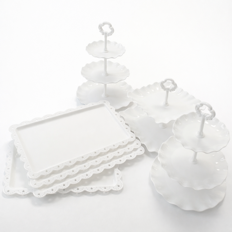 Kit bianco. Alzate & vassoi di plastica. 9 pezzi