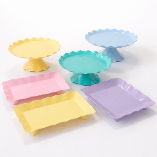 Kit multicolori. Alzate & vassoi di plastica. 6 pezzi