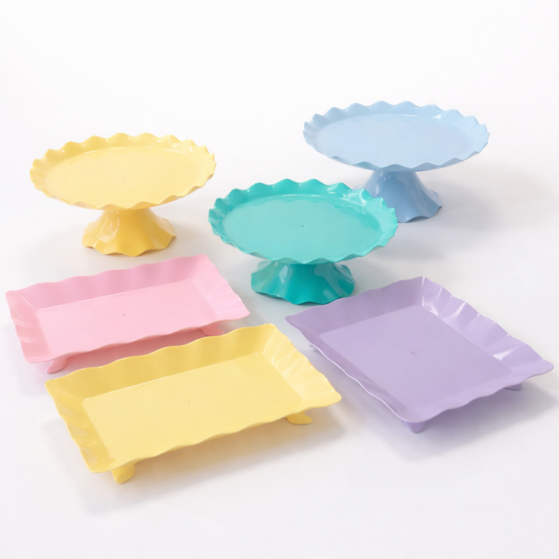 Kit multicolori. Alzate & vassoi di plastica. 6 pezzi